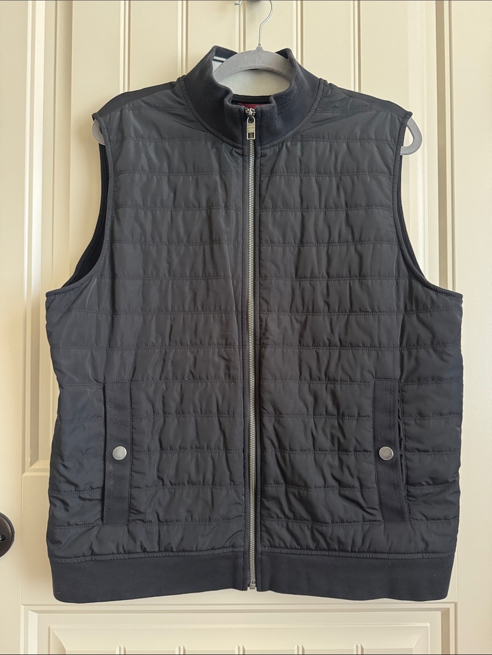 UNTUCKit Men's Quilted Black Zip-Up Vest